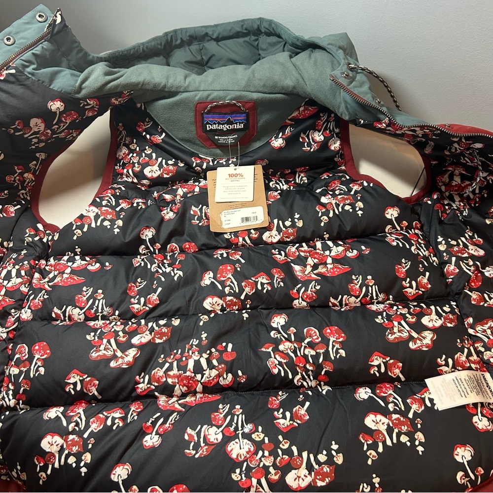 NWT Patagonia Bivy Down Hooded Vest Drumfire Red Women’s SZ M Mushroom Lining - Picture 7 of 11